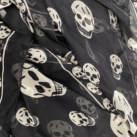 Alexander McQueen printed silk chiffon scarf black - Picture 4 of 6